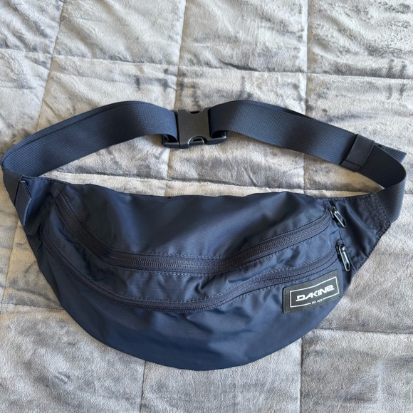 Dakine Other - Dakine Dark Blue Belt Bag